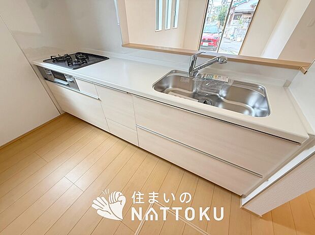 現地写真(キッチン)
収納たっぷりのシステムキッチン、浄水器付水栓を標準装備しています。