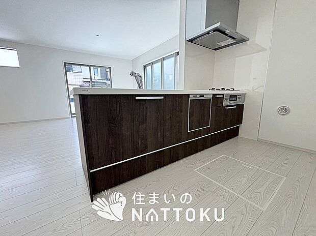 現地写真(キッチン)
収納たっぷりのシステムキッチン、浄水器付水栓を標準装備しています。