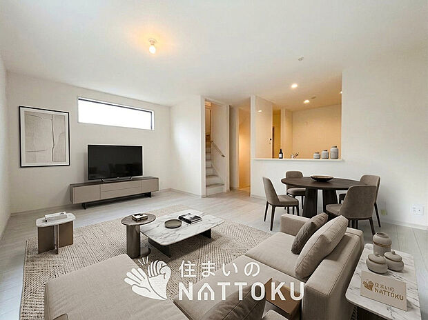 現地写真(リビング)
フローリング材には、木目、色調など木材特有の風合いがあり、ナチュラルな美しさになっています。※インテリアはCGによるイメージです。