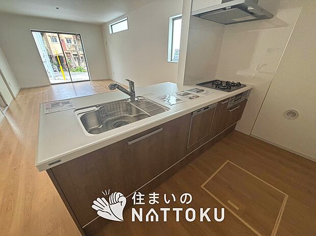 現地写真(キッチン)
収納たっぷりのシステムキッチン、浄水器付水栓を標準装備しています。