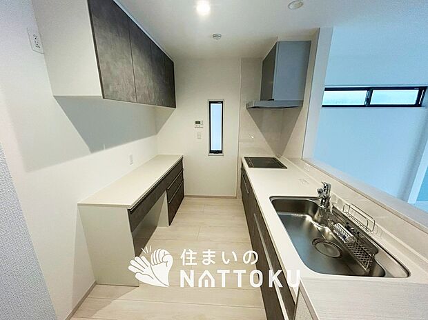 現地写真(キッチン)
収納たっぷりのシステムキッチン、浄水器付水栓を標準装備しています。