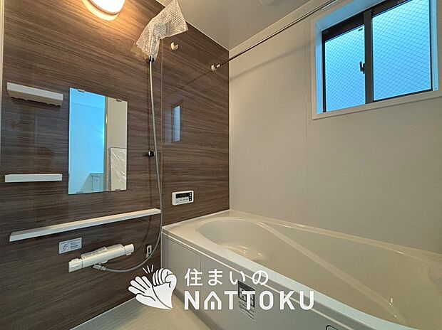 現地写真（浴室）
浴室暖房乾燥機付き。１坪タイプで広々です。

