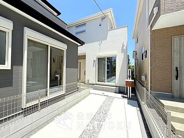 【現地写真(外観)【4号地】】高い断熱性能があり、防湿性能の高いフィルム付属で壁内の結露対策をしています。