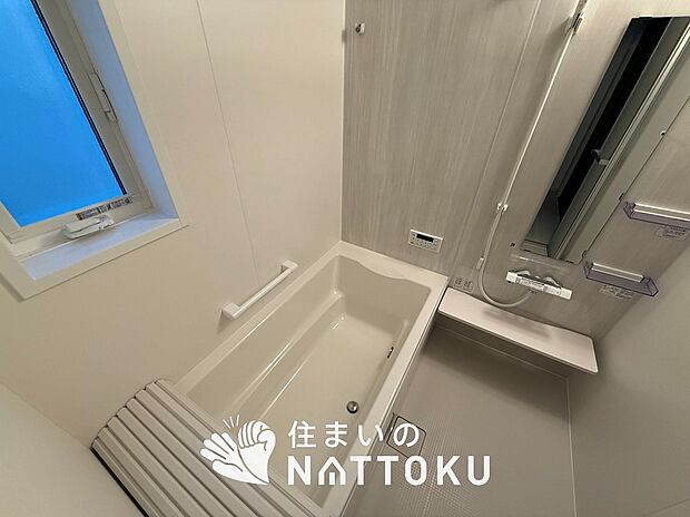 【現地写真(浴室)】浴室暖房乾燥機付き。1坪タイプで広々です。