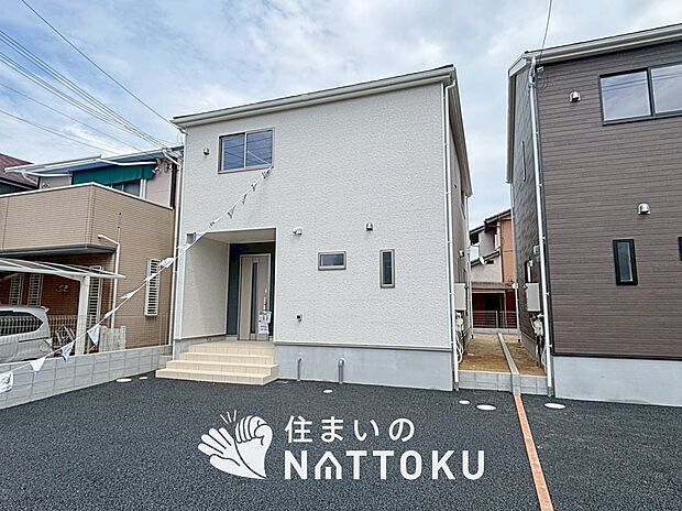 【現地写真(外観)【1号地】】雨で汚れを落とし、耐久性・耐候性に優れた外壁を使用しています。