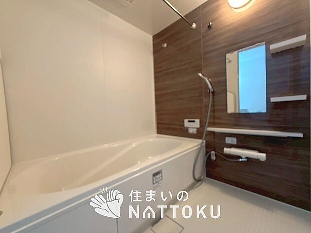 【現地写真(浴室)】浴室暖房乾燥機付き。1坪タイプで広々です。