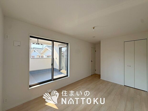 【現地写真(和室)】大壁仕様の新和室。くつろぎの空間です。