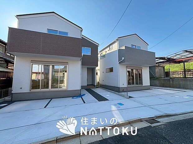 【現地写真（街並み）】雨で汚れを落とし、耐久性・耐候性に優れた外壁を使用しています。