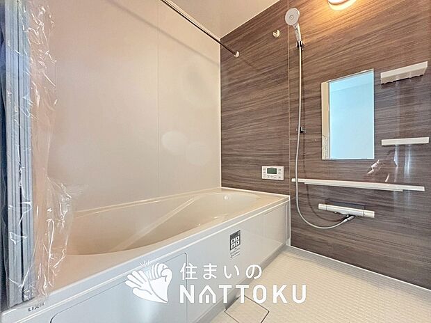 【現地写真（浴室）】浴室暖房乾燥機付き。１坪タイプで広々です。