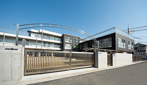 なかよしの森認定こども園(約93m)