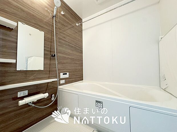 【現地写真(浴室)】浴室暖房乾燥機付き。1坪タイプで広々です。