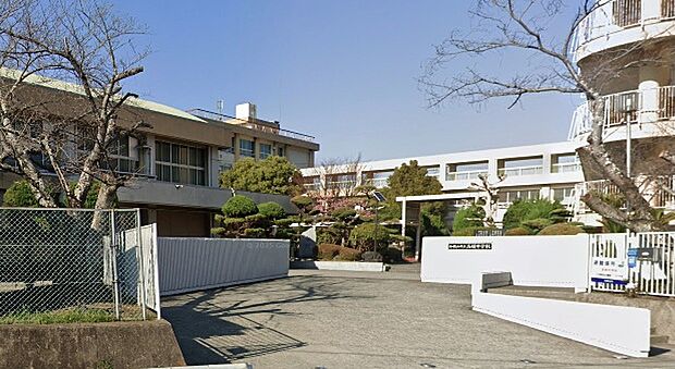 和歌山市立高積中学校(約690m)