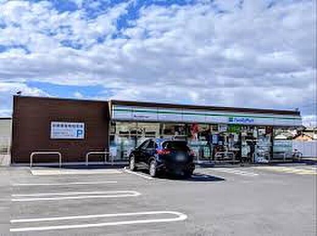 ファミリーマート東近江沖野五丁目店(約340m)