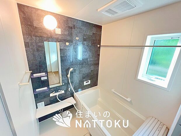 【現地写真(浴室)】浴室暖房乾燥機付き。1坪タイプで広々です。