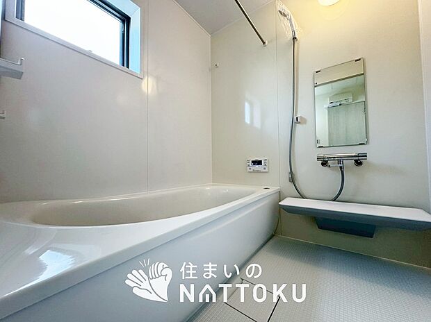 【現地写真（浴室）】浴室暖房乾燥機付き。１坪タイプで広々です。