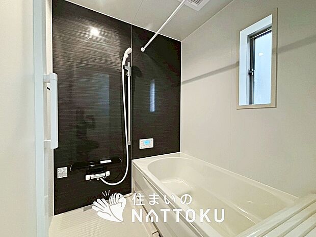 【現地写真(浴室)】浴室暖房乾燥機付き。1坪タイプで広々です。