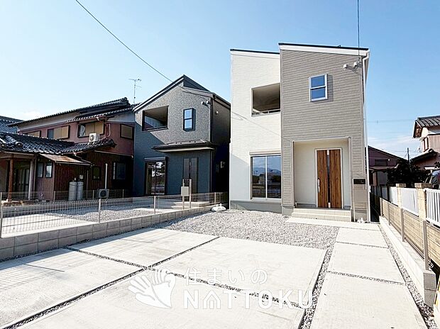 【現地写真（街並み）】雨で汚れを落とし、耐久性・耐候性に優れた外壁を使用しています。