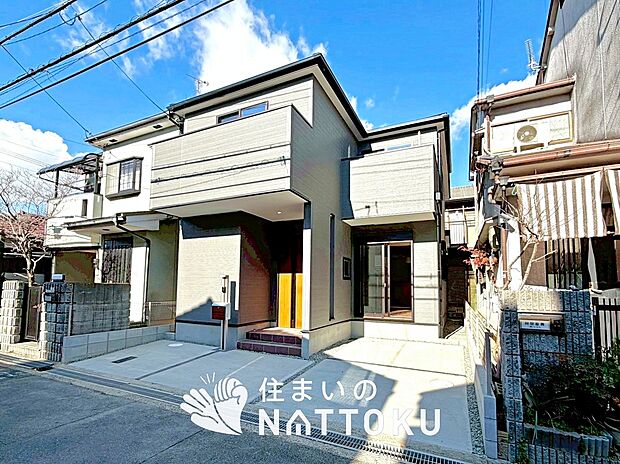 【現地写真（外観）】雨で汚れを落とし、耐久性・耐候性に優れた外壁を使用しています。