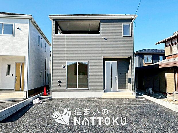 【現地写真（外観）【１号地】】雨で汚れを落とし、耐久性・耐候性に優れた外壁を使用しています。