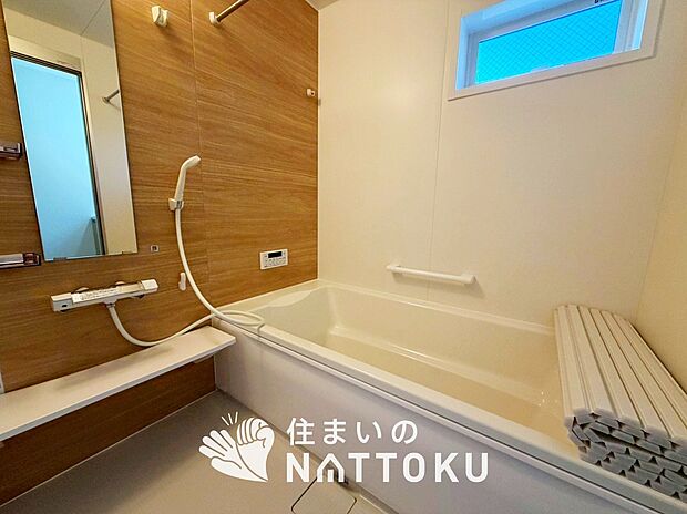 【現地写真（浴室）】浴室暖房乾燥機付き。１坪タイプで広々です。