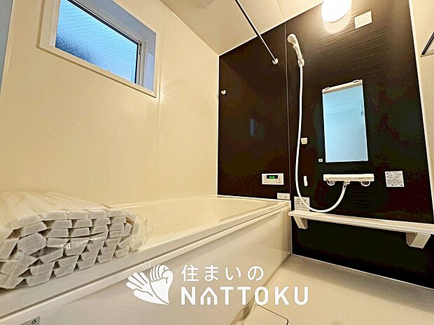 【現地写真（浴室）】浴室暖房乾燥機付き。１坪タイプで広々です。