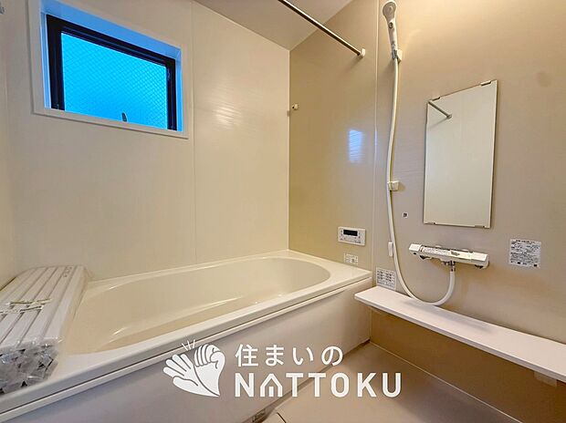 【現地写真（浴室）】浴室暖房乾燥機付き。１坪タイプで広々です。