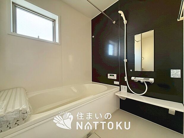 【現地写真(浴室)】浴室暖房乾燥機付き。1坪タイプで広々です。