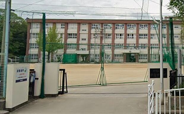 和歌山市立日進中学校（約880m）