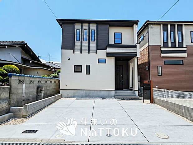 【現地写真（外観）【２号地】】雨で汚れを落とし、耐久性・耐候性に優れた外壁を使用しています。