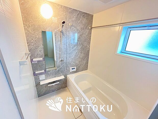 【現地写真（浴室）】浴室暖房乾燥機付き。１坪タイプで広々です。