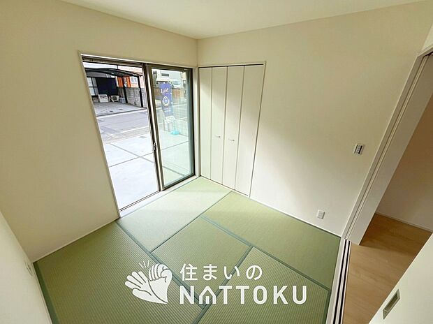 【現地写真（和室）】大壁仕様の新和室。くつろぎの空間です。