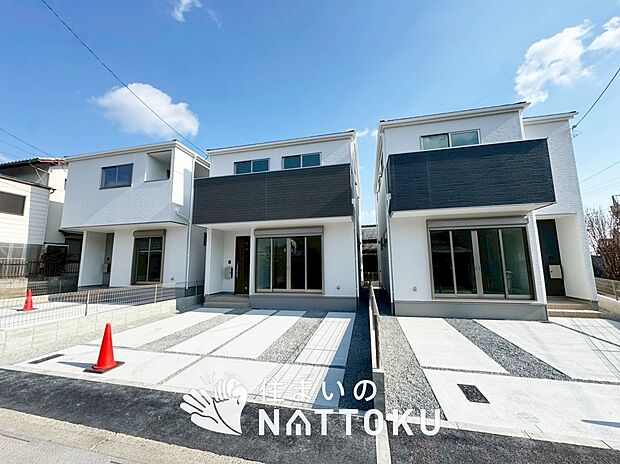 【現地写真（街並み）】軽くて火災に強い屋根材を採用し、地震時の建物への負担や揺れを軽減しています。