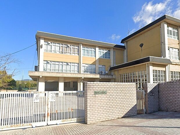 京都市立春日丘中学校（約700m）