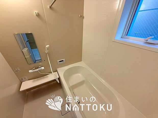 【現地写真（浴室）】浴室暖房乾燥機付き。１坪タイプで広々です。