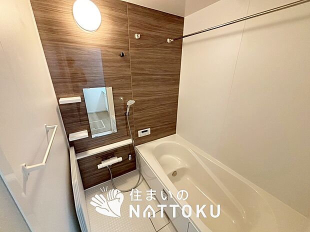 【現地写真（浴室）】浴室暖房乾燥機付き。１坪タイプで広々です。