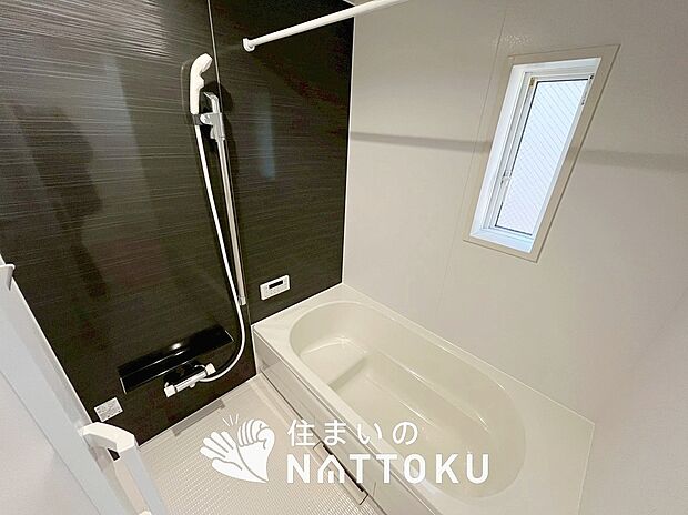 【現地写真(浴室)】浴室暖房乾燥機付き。1坪タイプで広々です。