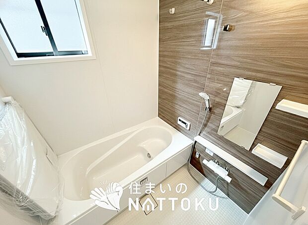 【現地写真(浴室)】浴室暖房乾燥機付き。1坪タイプで広々です。