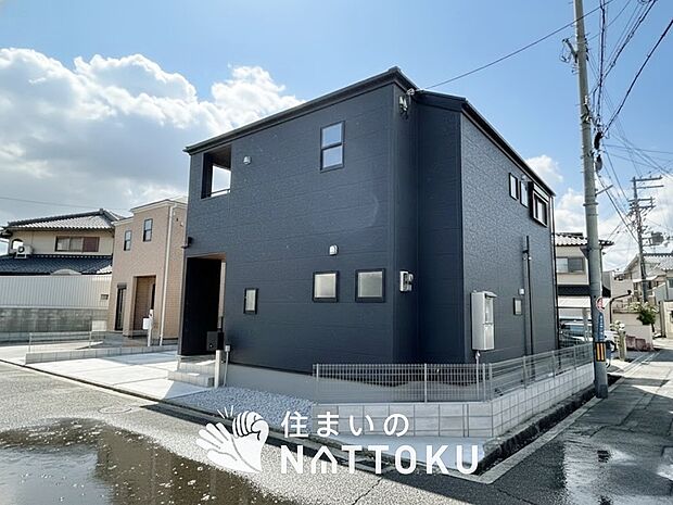 【現地写真(外観)【1号地】】雨で汚れを落とし、耐久性・耐候性に優れた外壁を使用しています。