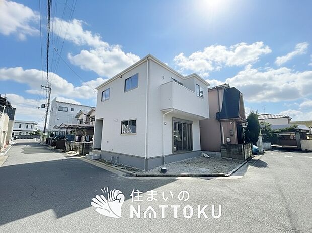 【現地写真(前道含む外観)】お引渡し後も無償の定期点検を行っており、暮らしの安心をお届けしています。