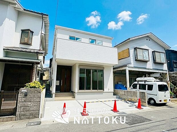 【現地写真(前道含む外観)】お引渡し後も無償の定期点検を行っており、暮らしの安心をお届けしています。