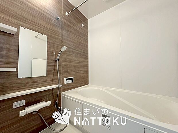 【現地写真(浴室)】浴室暖房乾燥機付き。1坪タイプで広々です。