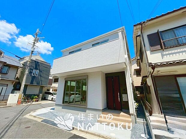 【現地写真(前道含む外観)】お引渡し後も無償の定期点検を行っており、暮らしの安心をお届けしています。