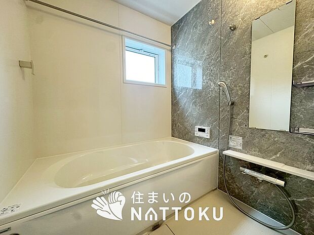 【現地写真（浴室）】浴室暖房乾燥機付き。１坪タイプで広々です。