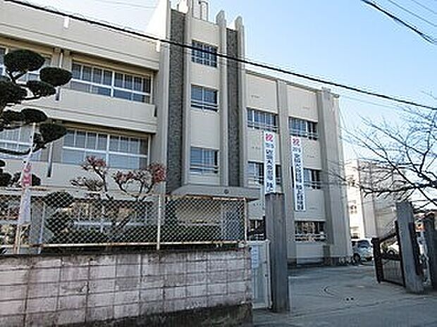 富田林市立第一中学校(約170m)