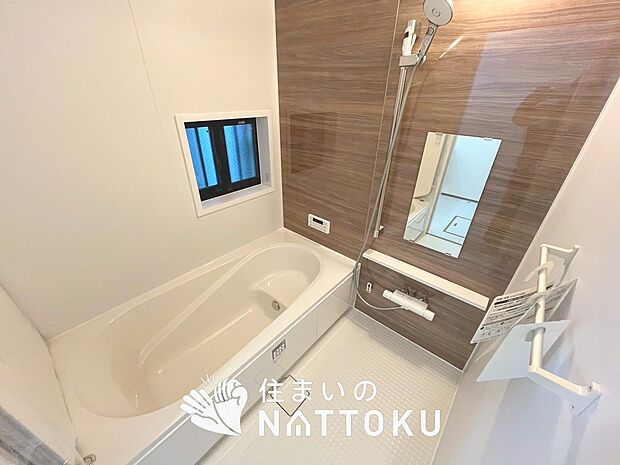 【現地写真(浴室)】浴室暖房乾燥機付き。1坪タイプで広々です。