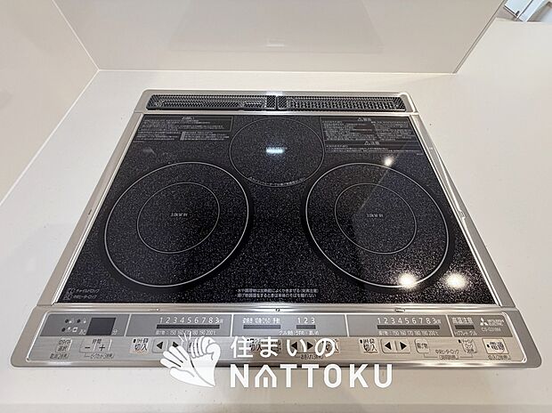 【ビルトインコンロ】見やすいボタン配置でお湯はり・追い炊きが簡単操作可能です。