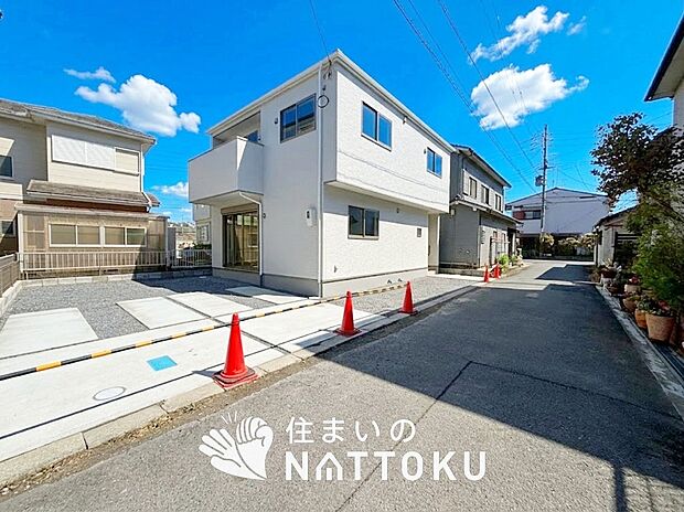 【現地写真(前道含む外観)】お引渡し後も無償の定期点検を行っており、暮らしの安心をお届けしています。