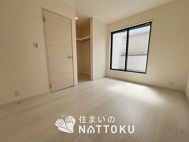 【現地写真(洋室)】浴室暖房乾燥機付き。1坪タイプで広々です。