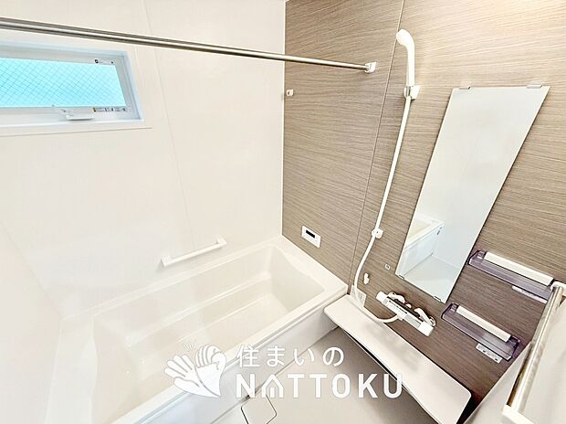 【現地写真(浴室)】浴室暖房乾燥機付き。1坪タイプで広々です。