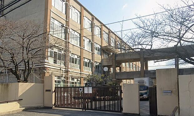 京都市立神川中学校(約1,300m)